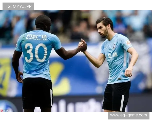 捷克队服红蓝白三色闪耀赛场，球迷热议经典配色新魅力